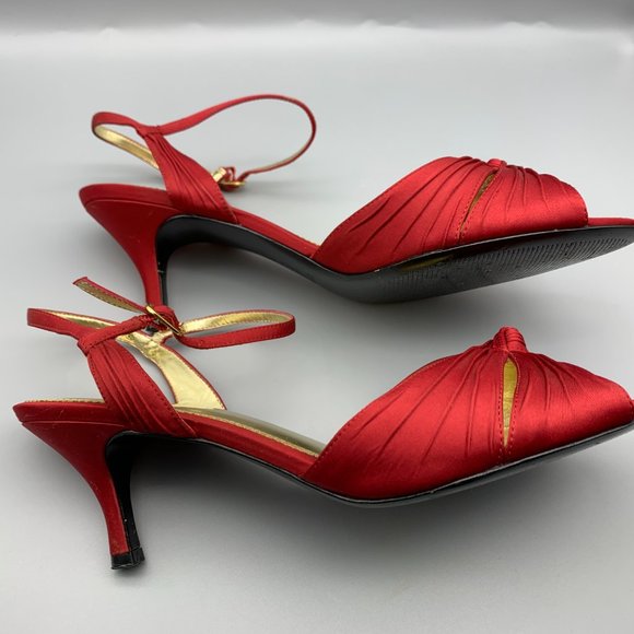Metaphor 10M Red Fabric 2 1/2" Heel Strappy Sandals - Picture 6 of 10